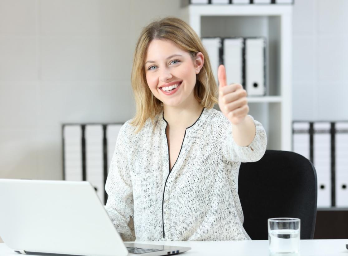 Sessione di pianificazione budget con strumenti collaborativi online